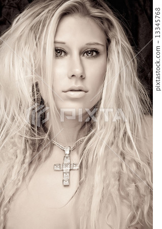 blonde girl 13345768