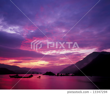 秋元湖的晨光 13347294