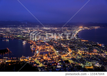 冬天從函館山的100萬美元的夜景 冬天從函館山的100萬美元的夜景 13347844