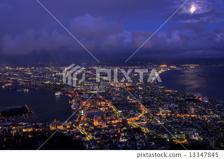冬天從函館山的100萬美元的夜景 冬天從函館山的100萬美元的夜景 13347845