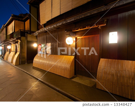 Pontocho at night 13348427