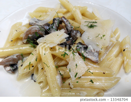 Plate with italian pasta with green herb 13348704