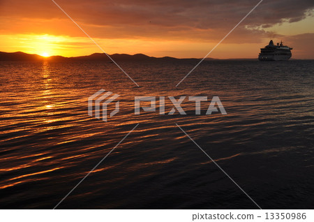 Sunset of Zadar 13350986