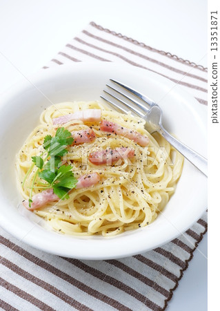 卡博納拉 13351871