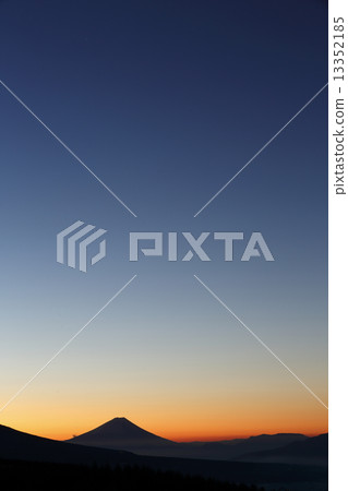 日出時的富士山 日出時的富士山 13352185