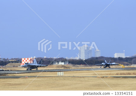 Atsugi base F / A-18 13354151