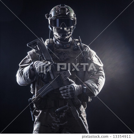 Special forces soldier 13354911