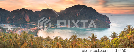 Travel vacation background 13355063