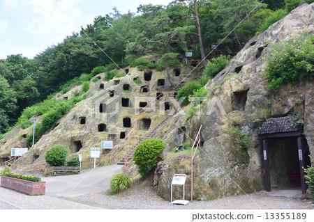 Yoshimi 100 Caves 13355189