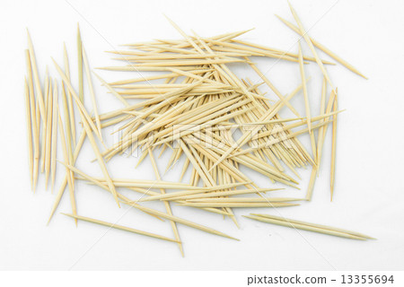 Many toothpicks on a white background Many toothpicks on a white background 13355694