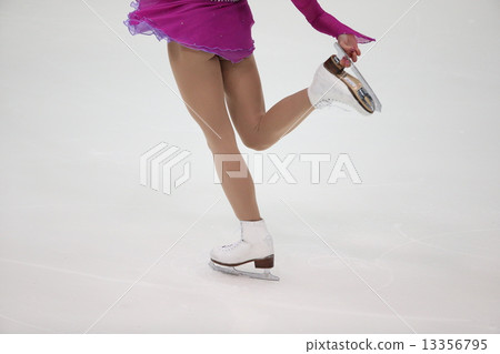 Figure skating slide 13356795
