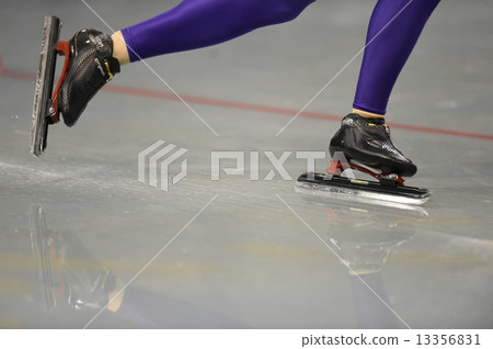 速滑鞋邊 13356831