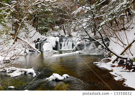 Winter waterfall 13358832