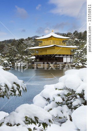 Snow makeup Kinkakuji 13358911