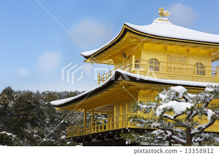 Snow makeup Kinkakuji 13358912