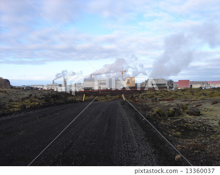 在冰島附近的路·藍色鹽水湖 在冰島附近的路·藍色鹽水湖 13360037