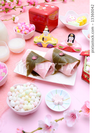 Hina cake 13360042