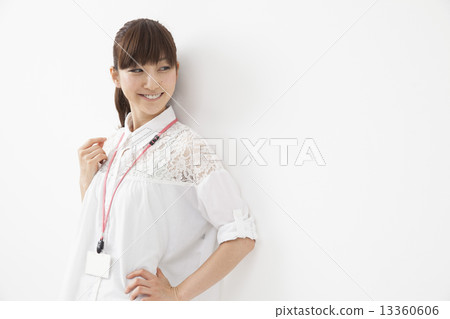 白襯衫的女商人 13360606