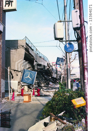 Hanshin Awaji Great Earthquake 13364071