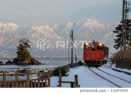 立山山脈和冰見線 13365093