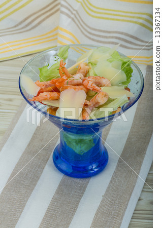 Caesar salad with shrimps 13367134