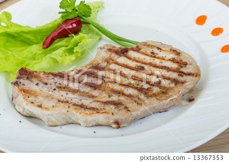 Grilled t-bone steak 13367353