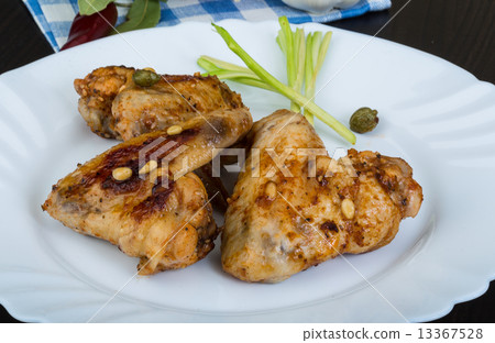 Roasted chicken wings Roasted chicken wings 13367528