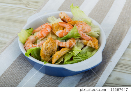 Caesar salad with shrimps 13367647