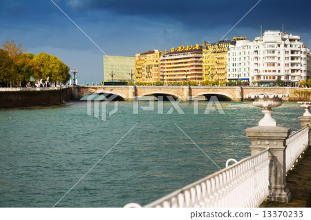 Embankment of Urumea river and Santa Catalina bridge 13370233