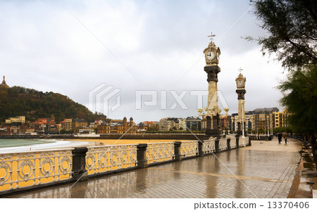 Embankment of La Concha in autumn day at Donistia Embankment of La Concha in autumn day at Donistia 13370406