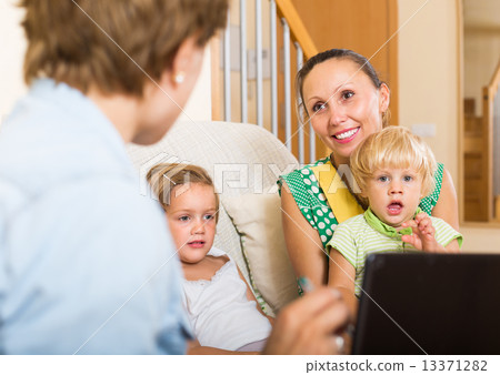Agent consulting woman with kids 13371282