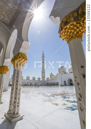 Sheikh Zayed mosque in Abu Dhabi, United Arab Emirates, Middle East 13389122
