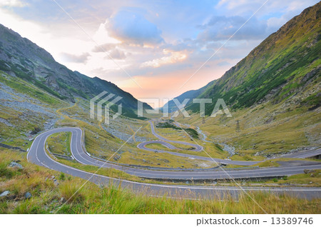 Transfagarasan winding road 13389746