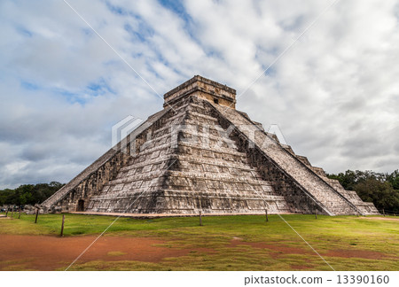 Chichen Itza, Mayan Pyramid, Cancun, Mexico 13390160