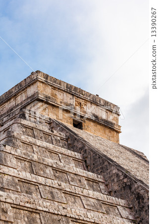 Close up Chichen Itza, Mayan Pyramid, Yucatan, Mexico 13390267