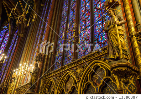 Stained glass in Sainte Chapelle, Paris Stained glass in Sainte Chapelle, Paris 13390397