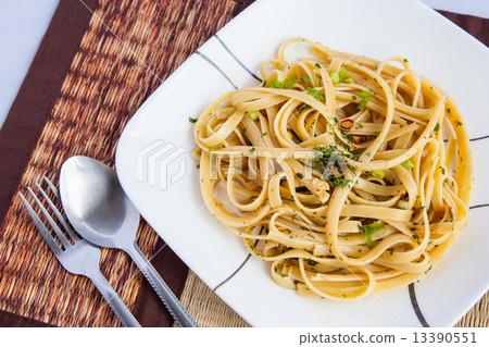 Garlic, Olive Oil & Chili Pepper Peperoncino Spaghetti 13390551