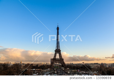 Eiffel tower in the evening 13390659