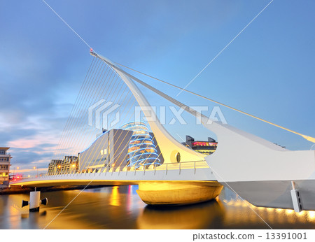 THE SAMUEL BECKETT BRIDGE 13391001