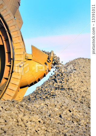 bucket wheel excavator for digging the brown coal 13391011