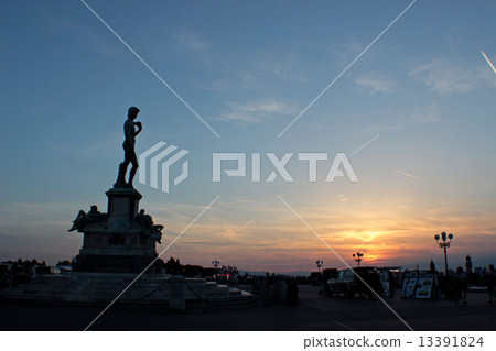 Sunset of Michelangelo Square 13391824