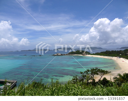 在渡嘉敷島上的海灘 在渡嘉敷島上的海灘 13391837
