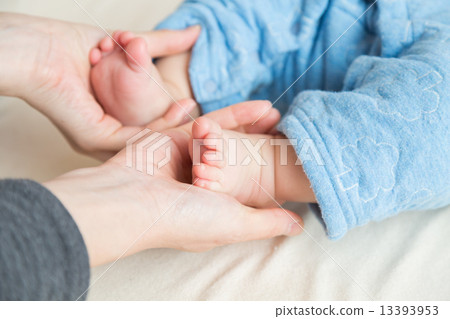 誰是嬰兒的母親 誰是嬰兒的母親 13393953