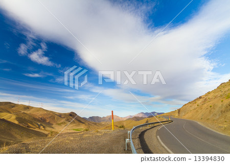 Morocco, High Atlas Mountains, Tizi N'Tichka pass. 13394830