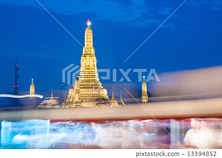 Wat arun in sunset Wat arun in sunset 13394852