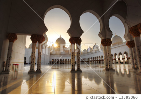 Sheikh Zayed mosque in Abu Dhabi, United Arab Emirates, Middle East Sheikh Zayed mosque in Abu Dhabi, United Arab Emirates, Middle East 13395066