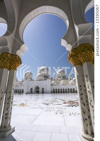Sheikh Zayed mosque in Abu Dhabi, United Arab Emirates, Middle East 13395067