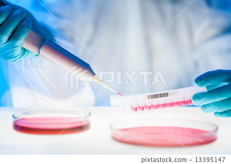Work in the laboratory with a high degree of protection Work in the laboratory with a high degree of protection 13395147
