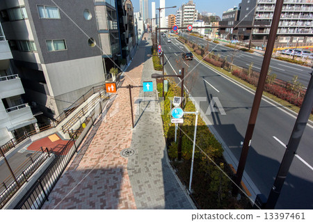 Sidewalks and bicycle paths 13397461