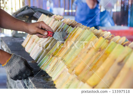 Glutinous rice roasted 13397518